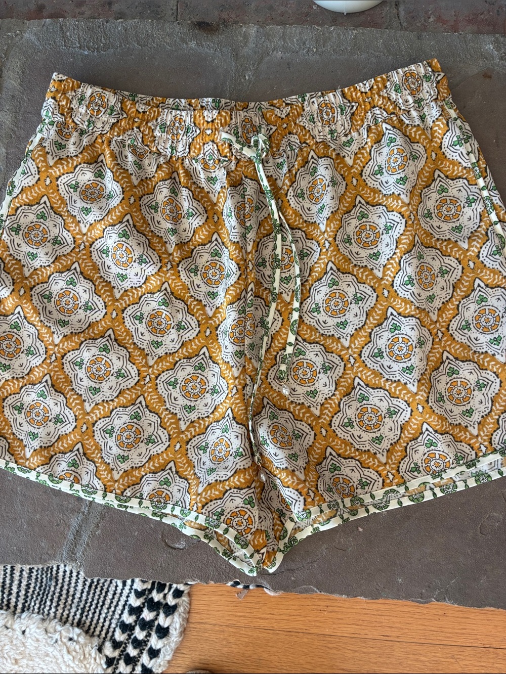 Boho print shorts 
h£M